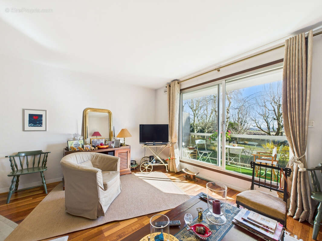 Appartement à SURESNES