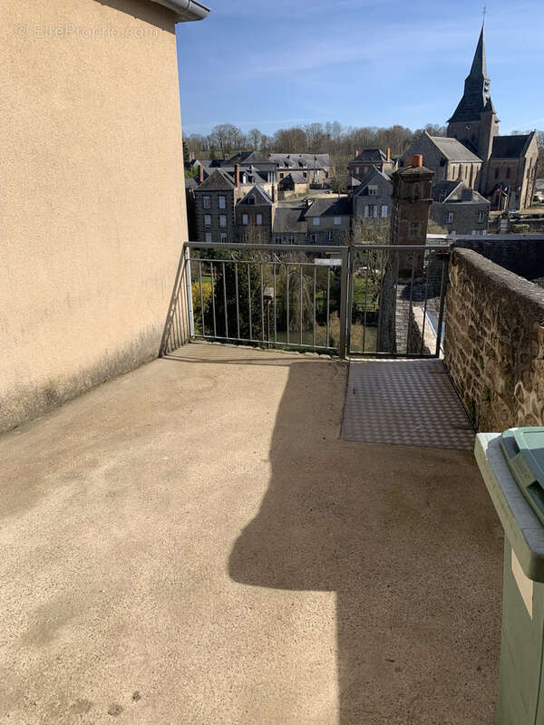 Maison à AMBRIERES-LES-VALLEES