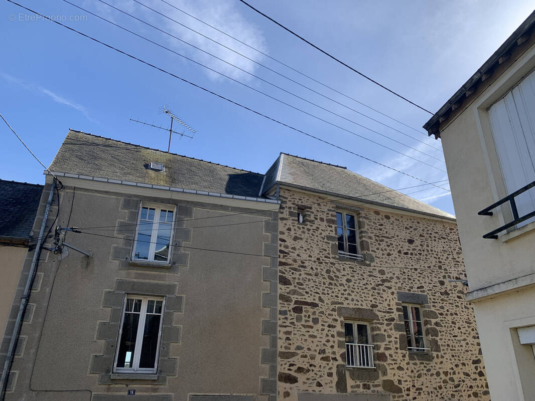 Maison à AMBRIERES-LES-VALLEES