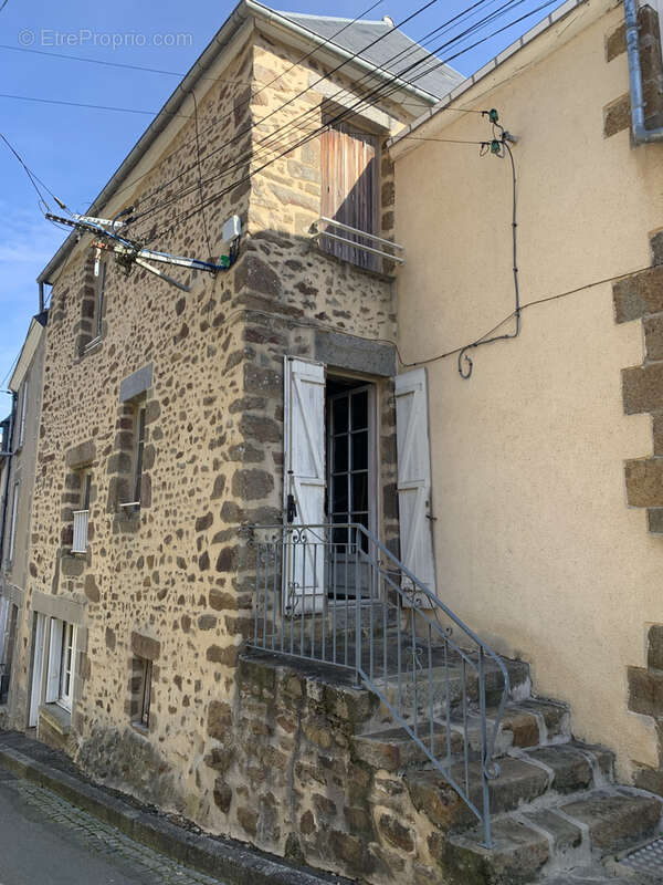 Maison à AMBRIERES-LES-VALLEES