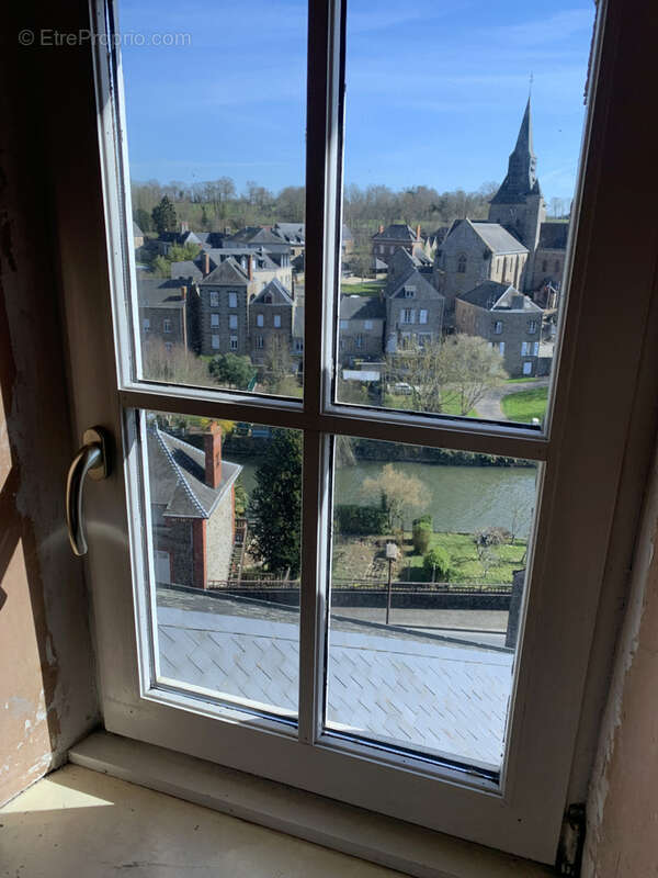 Maison à AMBRIERES-LES-VALLEES