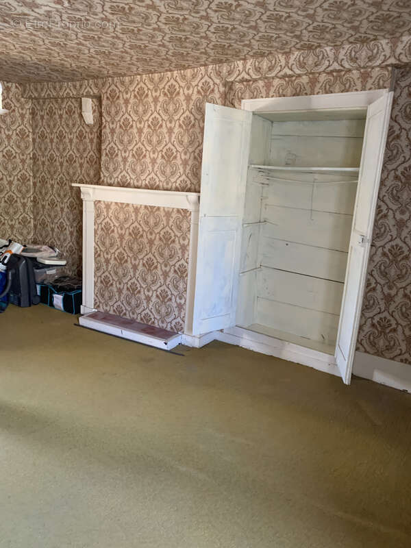 Maison à AMBRIERES-LES-VALLEES