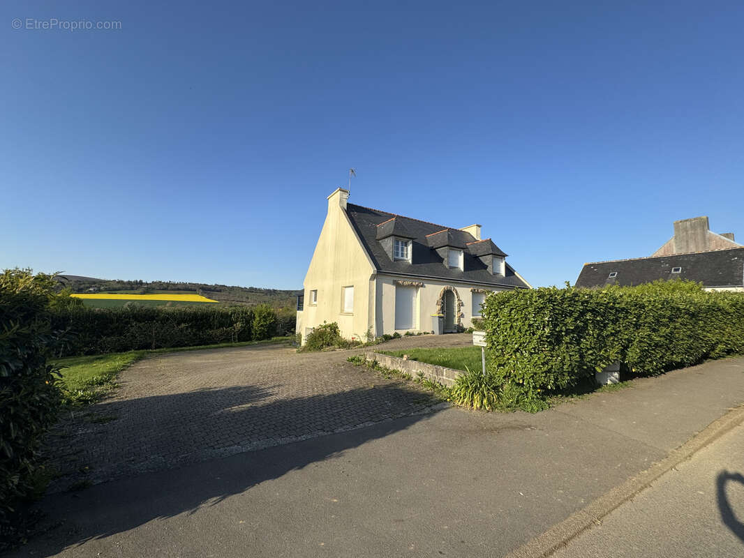 Maison à PLOMODIERN