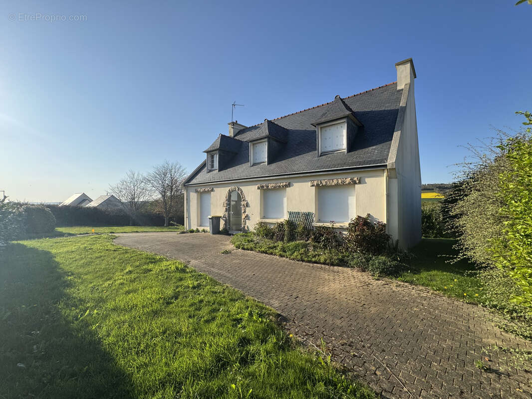 Maison à PLOMODIERN