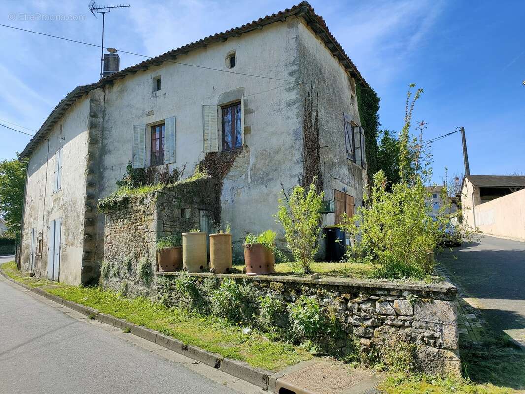 Maison à CHARROUX