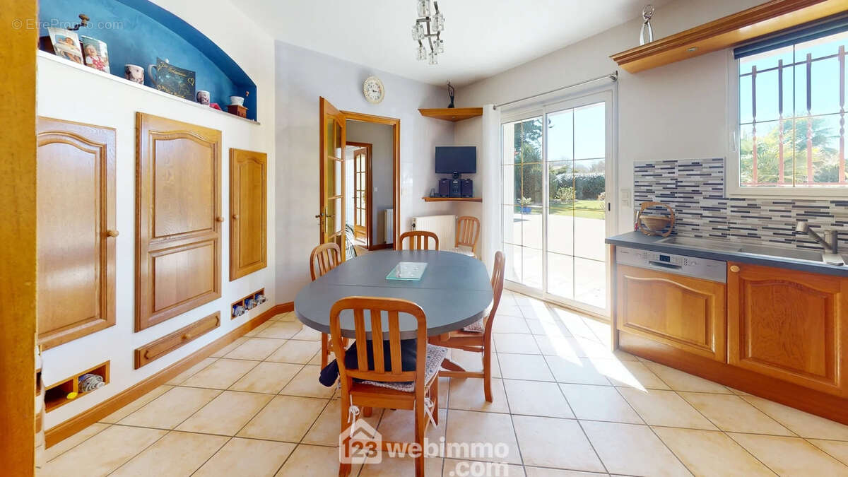 Cuisine aménagée et équipée - Maison à TALMONT-SAINT-HILAIRE