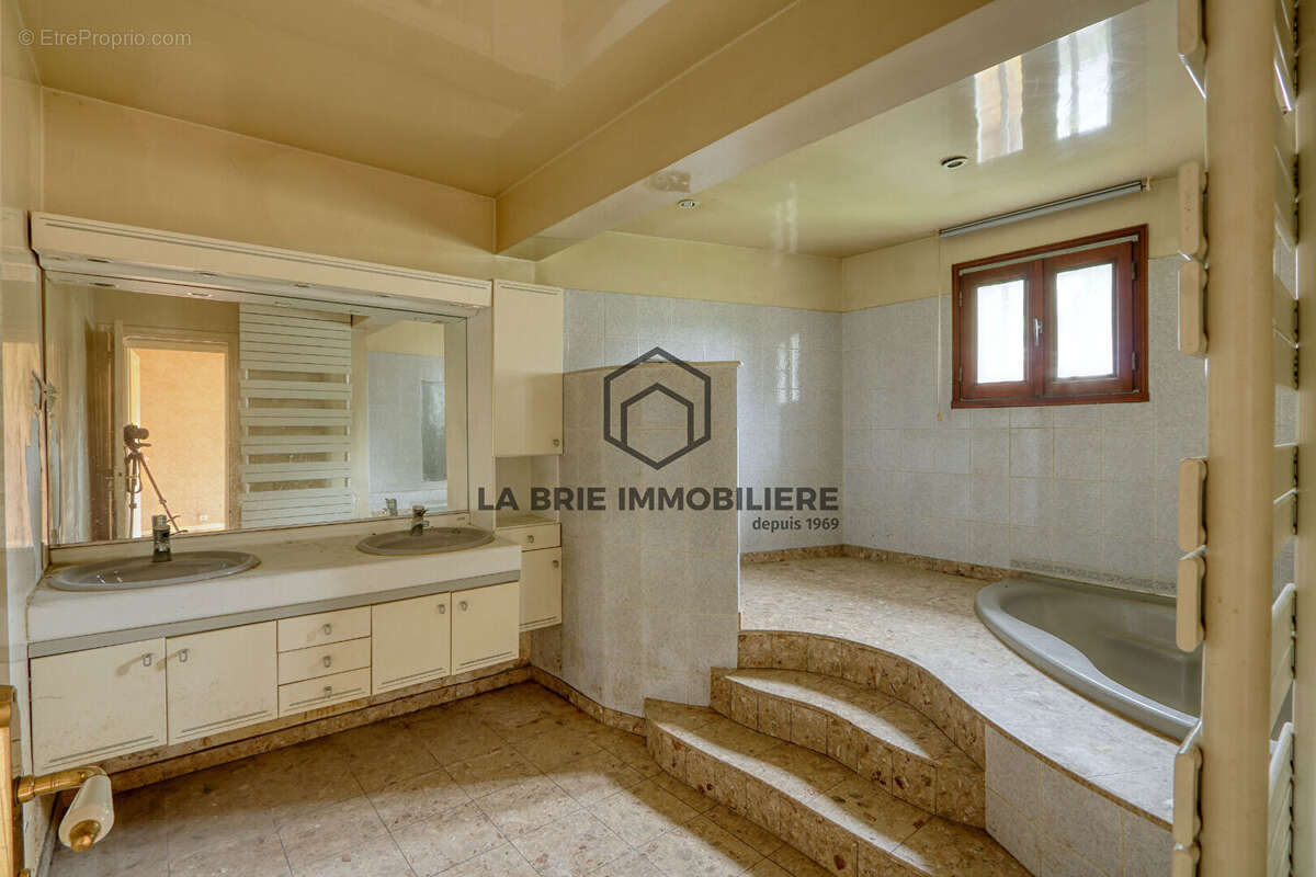 Maison à VILLECRESNES