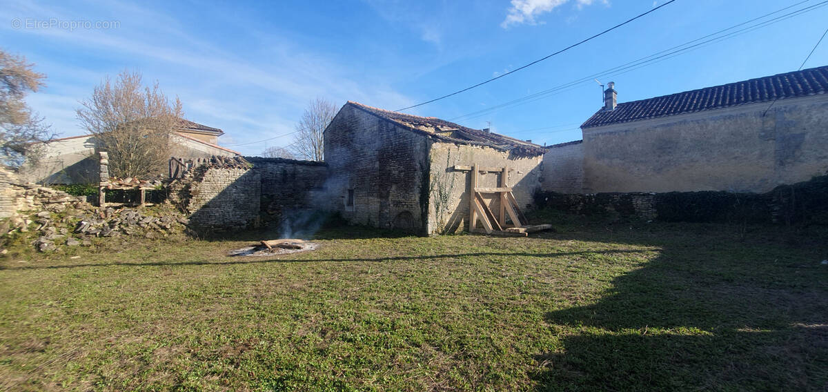 Maison à SAINT-AMANT-DE-NOUERE