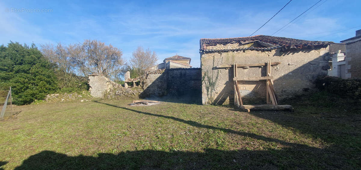 Maison à SAINT-AMANT-DE-NOUERE