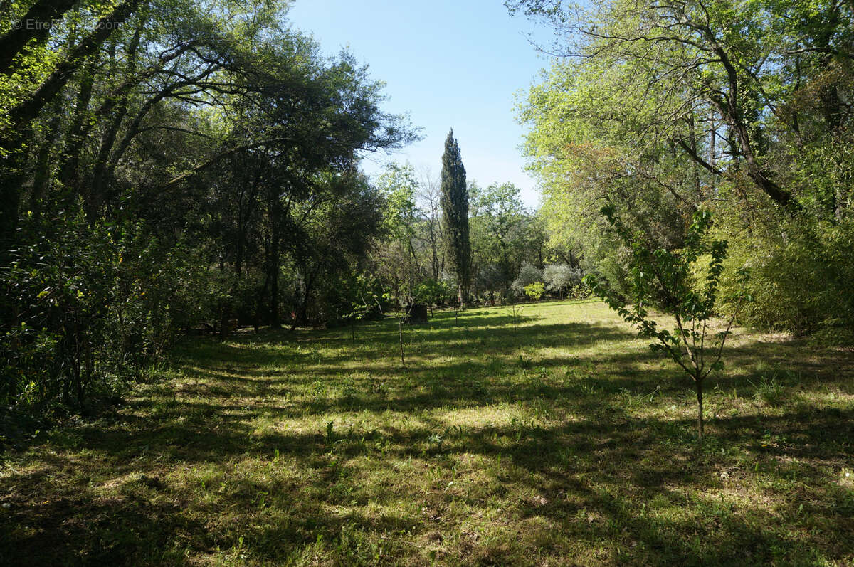 Terrain à LES ADRETS-DE-L&#039;ESTEREL
