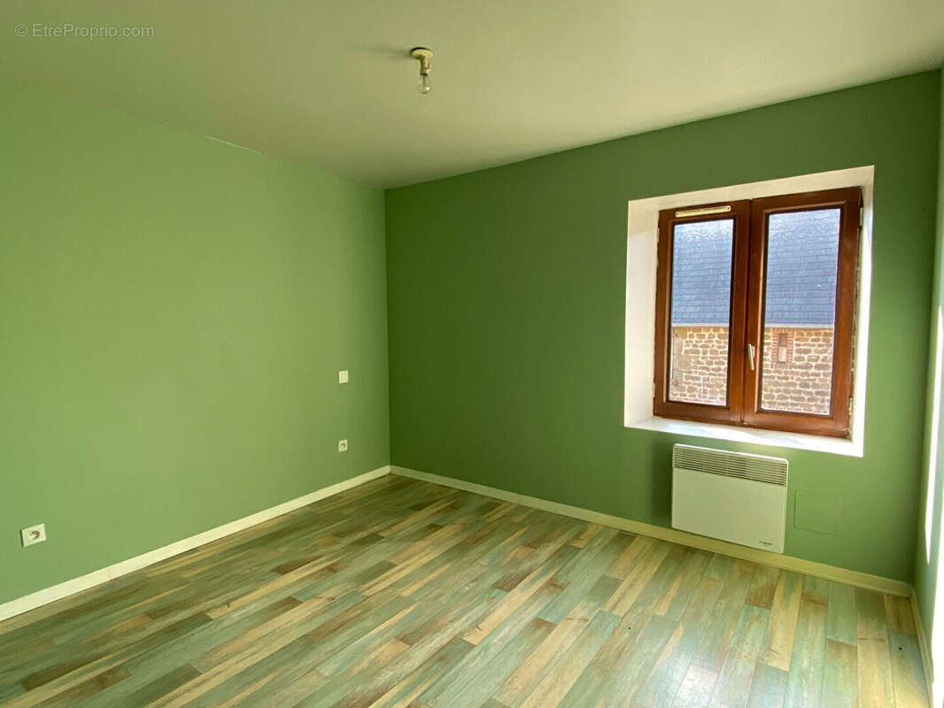 Maison à SAINT-DENIS-DE-GASTINES