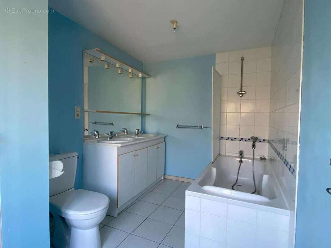 Maison à SAINT-DENIS-DE-GASTINES