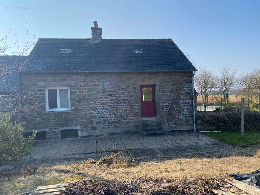 Maison à SAINT-DENIS-DE-GASTINES
