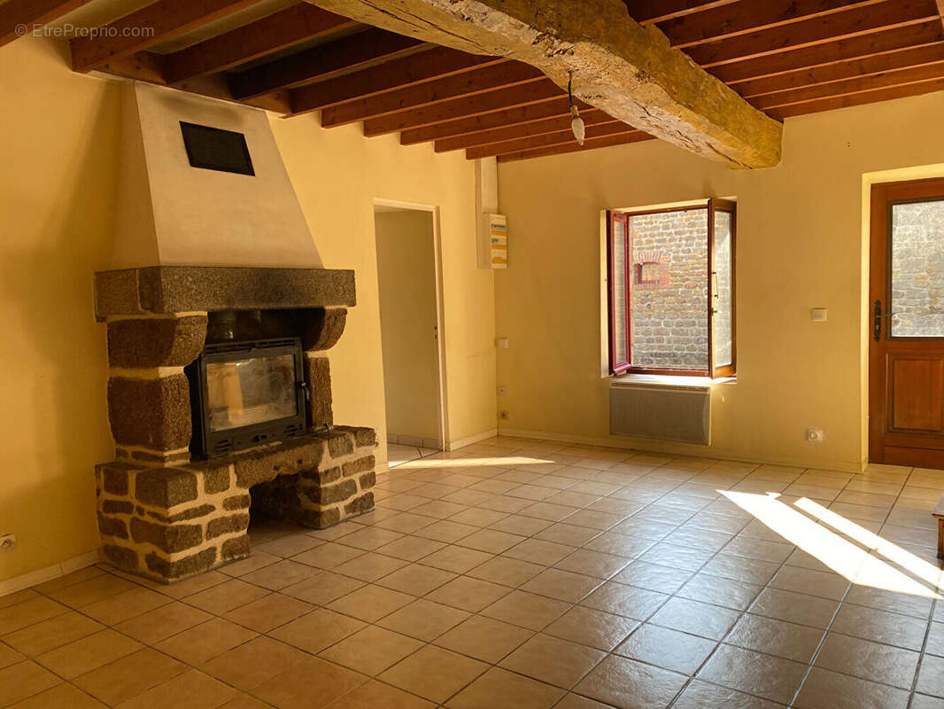 Maison à SAINT-DENIS-DE-GASTINES