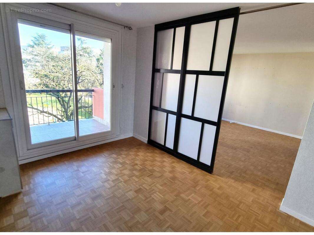 Appartement à DECINES-CHARPIEU