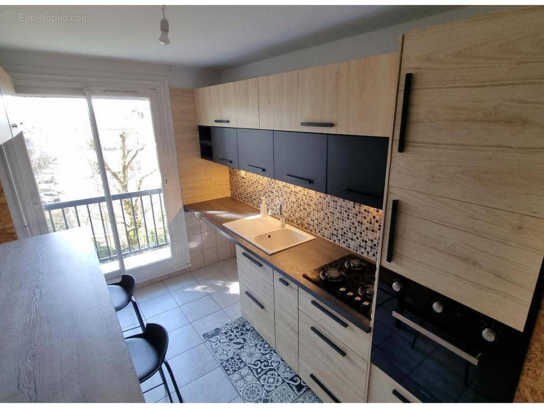 Appartement à DECINES-CHARPIEU