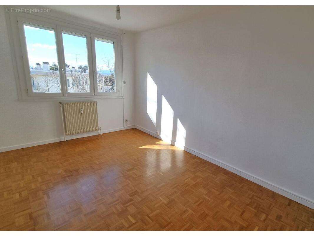Appartement à DECINES-CHARPIEU