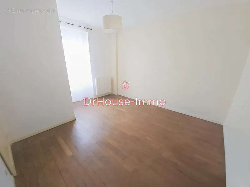 Maison à LOUVIGNE-DU-DESERT