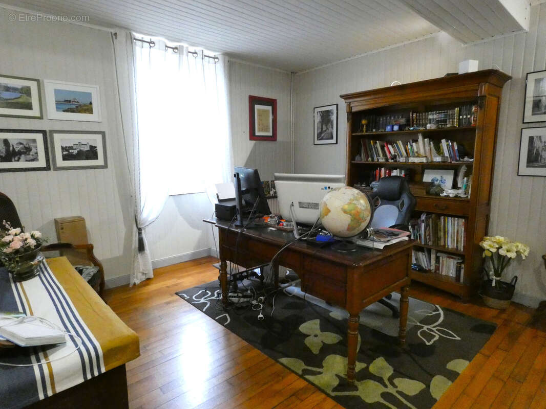 Maison à SAINT-LEON-SUR-L&#039;ISLE