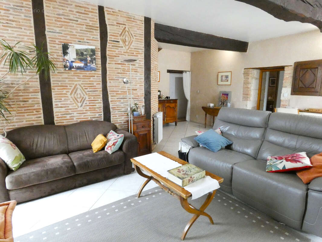 Maison à SAINT-LEON-SUR-L&#039;ISLE