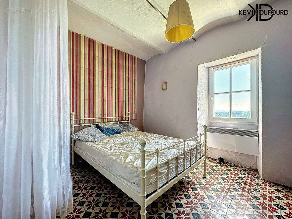 Maison à SAINT-PIERRE-SAINT-JEAN