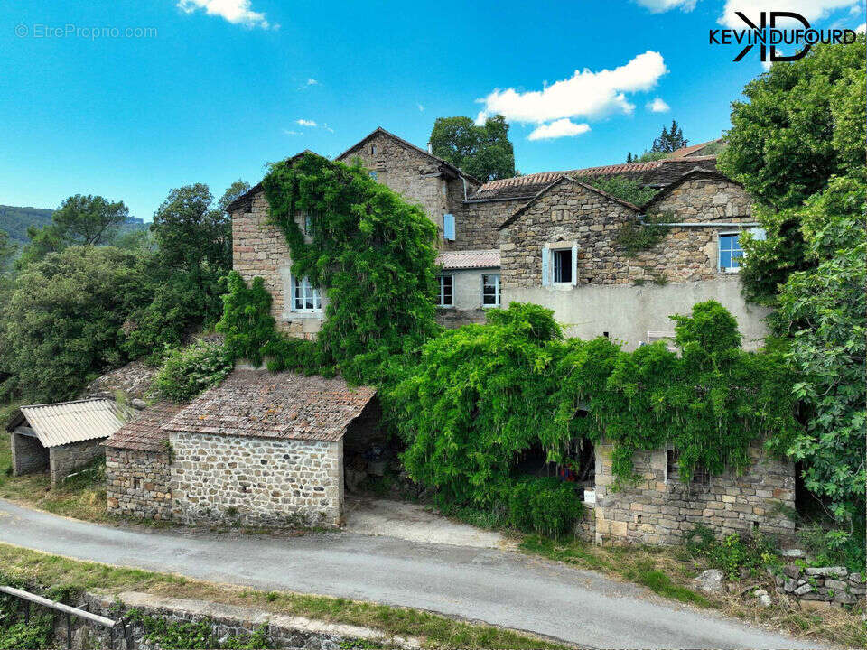 Maison à SAINT-PIERRE-SAINT-JEAN
