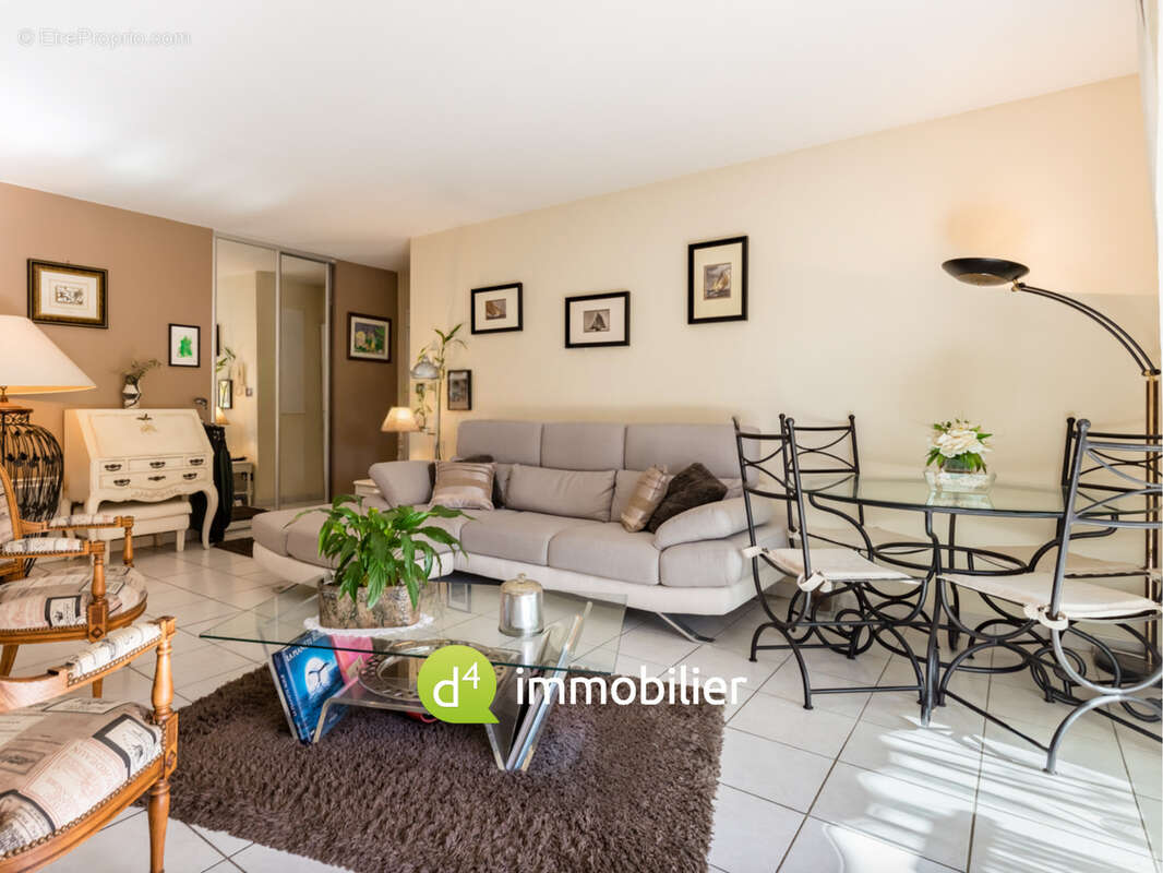 Appartement à MARSEILLE-1E