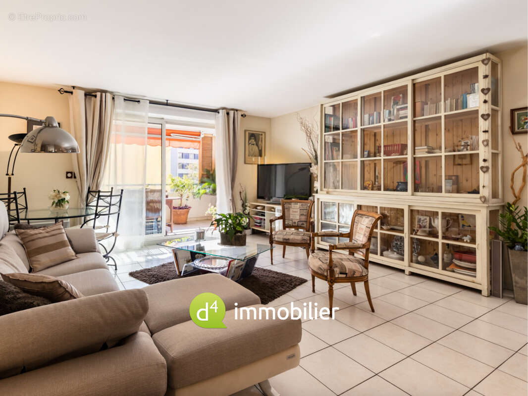 Appartement à MARSEILLE-1E