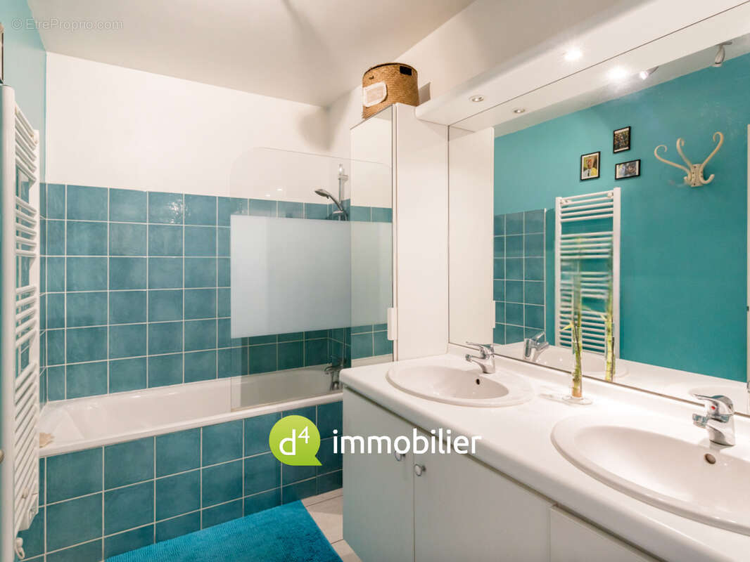 Appartement à MARSEILLE-1E