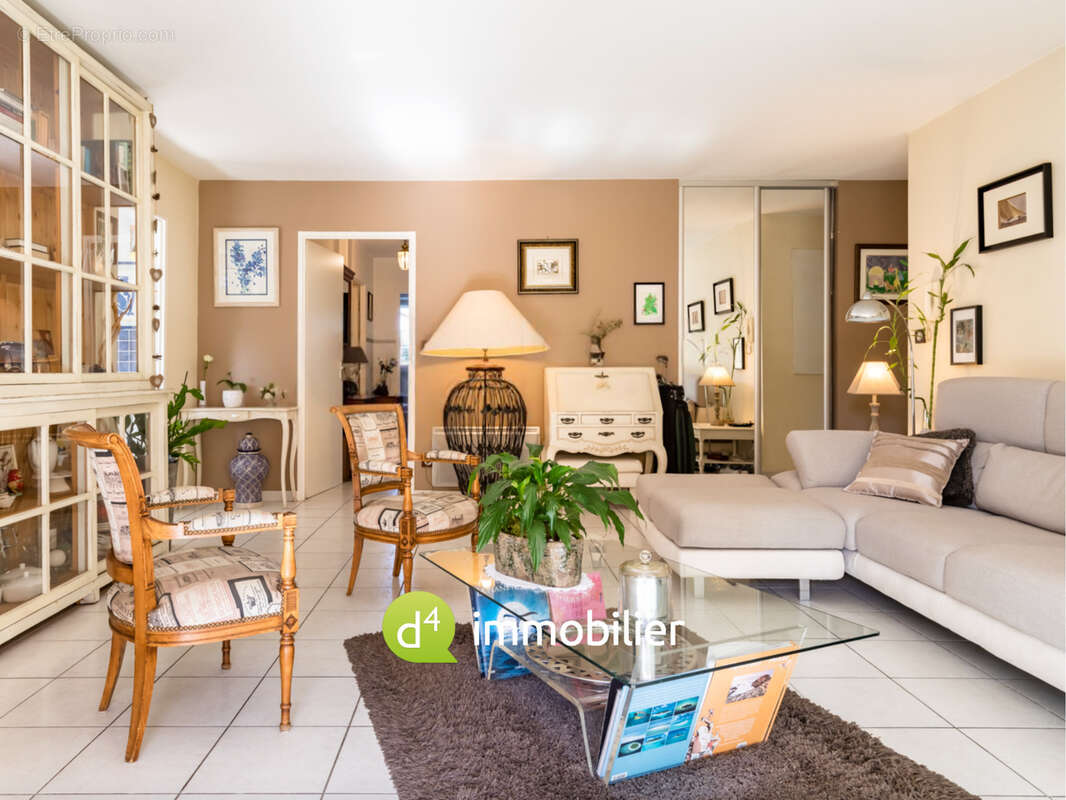 Appartement à MARSEILLE-1E