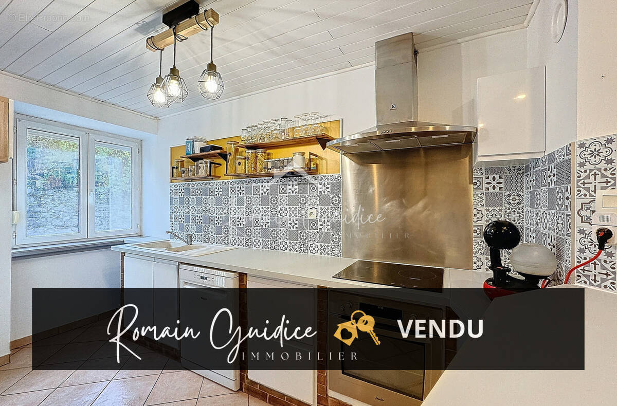 Maison à SAINT-GEORGES-DE-LUZENCON