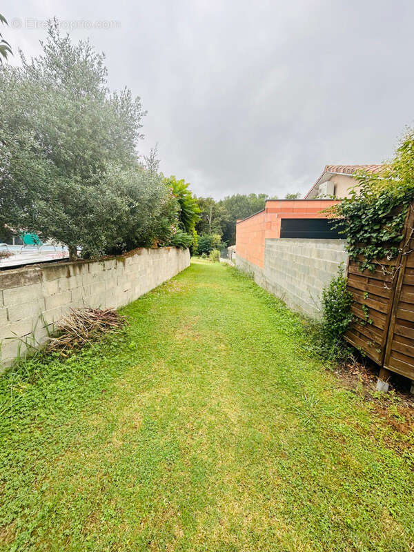 Terrain à LAGARDELLE-SUR-LEZE