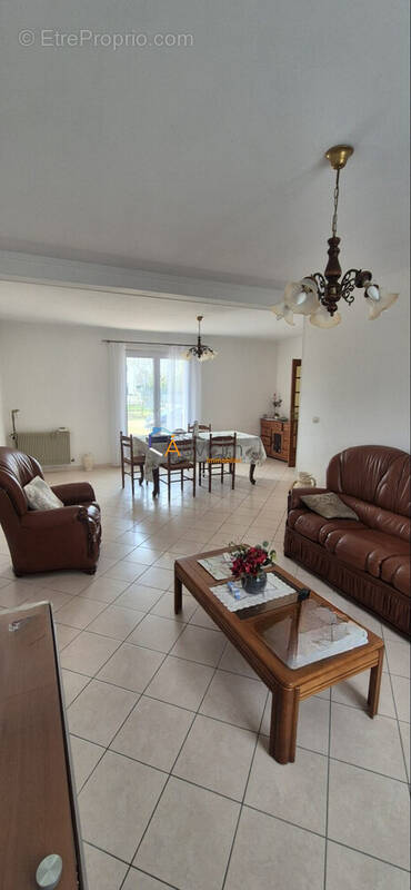 salon et salle à manger avant - Maison à LA VILLE-AUX-DAMES