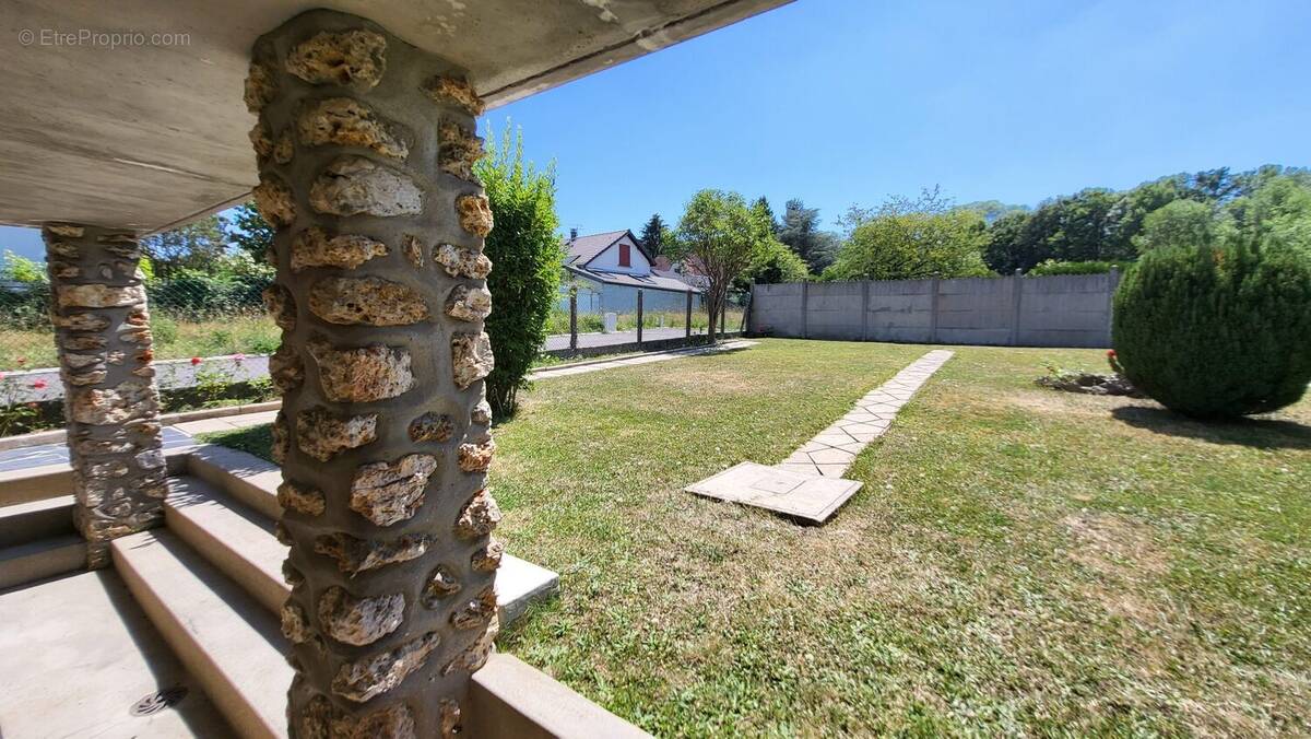 Maison à LES CLAYES-SOUS-BOIS