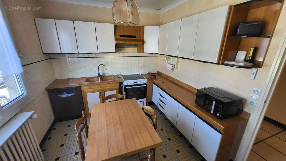 Maison à LES CLAYES-SOUS-BOIS