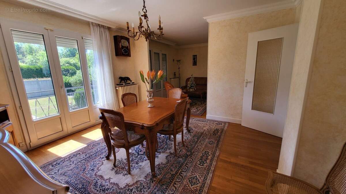 Maison à LES CLAYES-SOUS-BOIS