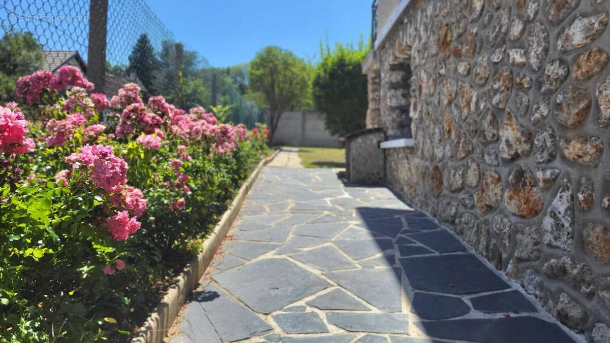 Maison à LES CLAYES-SOUS-BOIS
