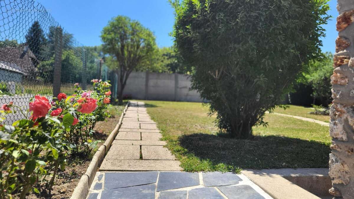 Maison à LES CLAYES-SOUS-BOIS