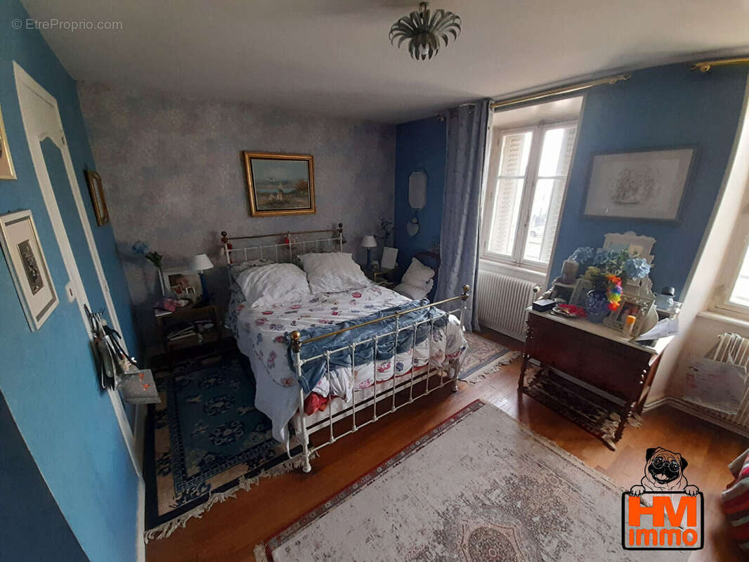 Maison à SAINT-LEONARD-DE-NOBLAT