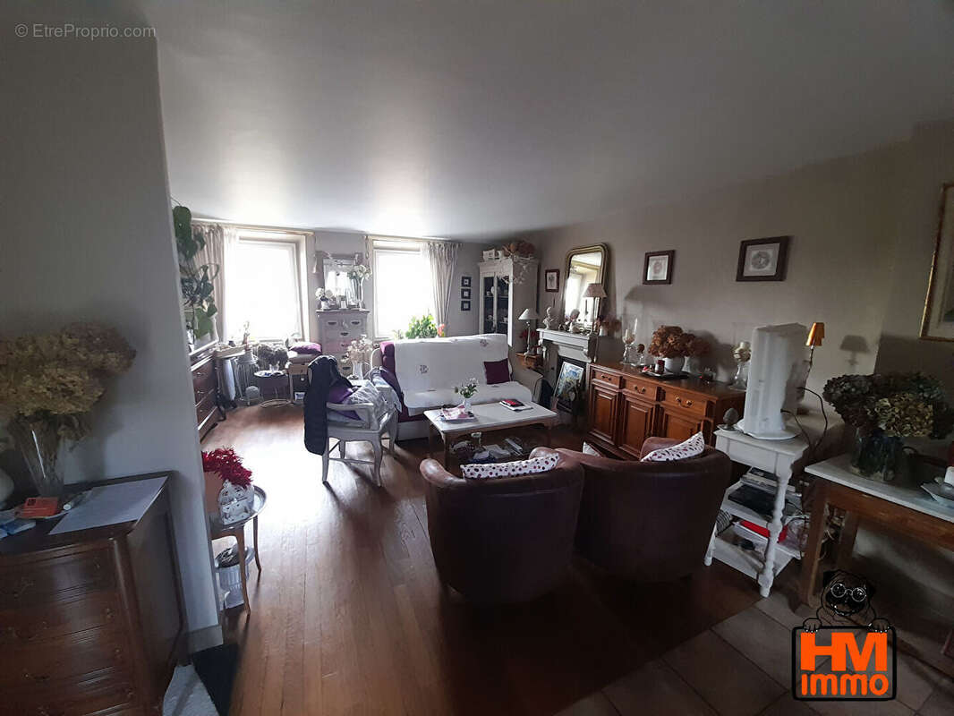 Maison à SAINT-LEONARD-DE-NOBLAT