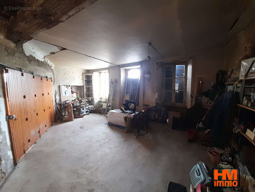 Maison à SAINT-LEONARD-DE-NOBLAT