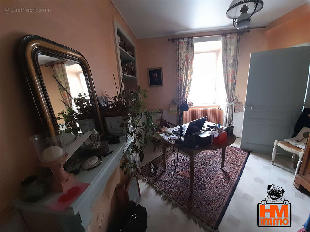 Maison à SAINT-LEONARD-DE-NOBLAT