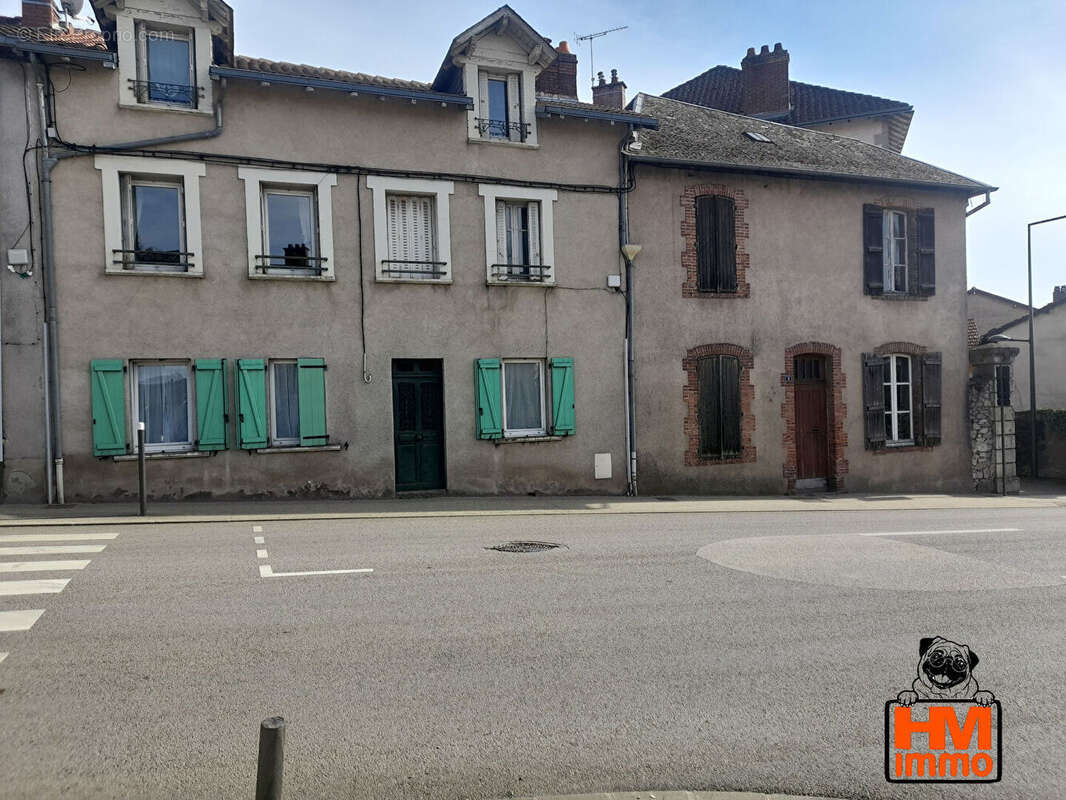 Maison à SAINT-LEONARD-DE-NOBLAT