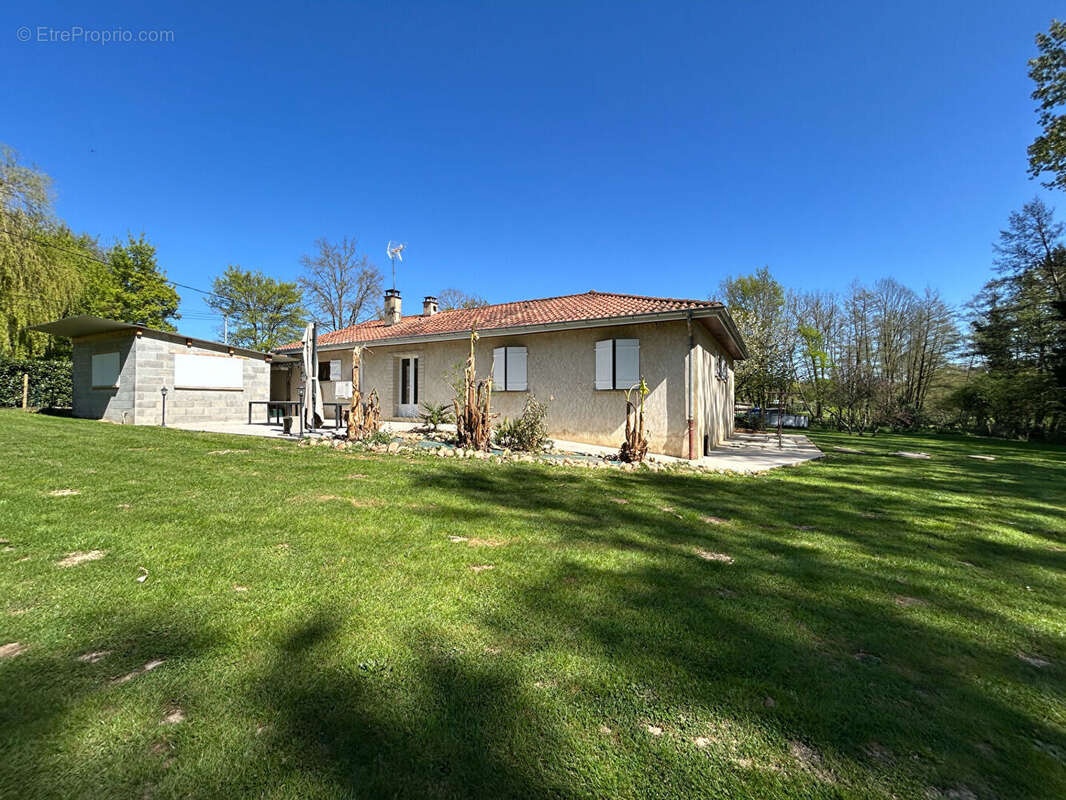 Maison à NEUVILLE-LES-DAMES