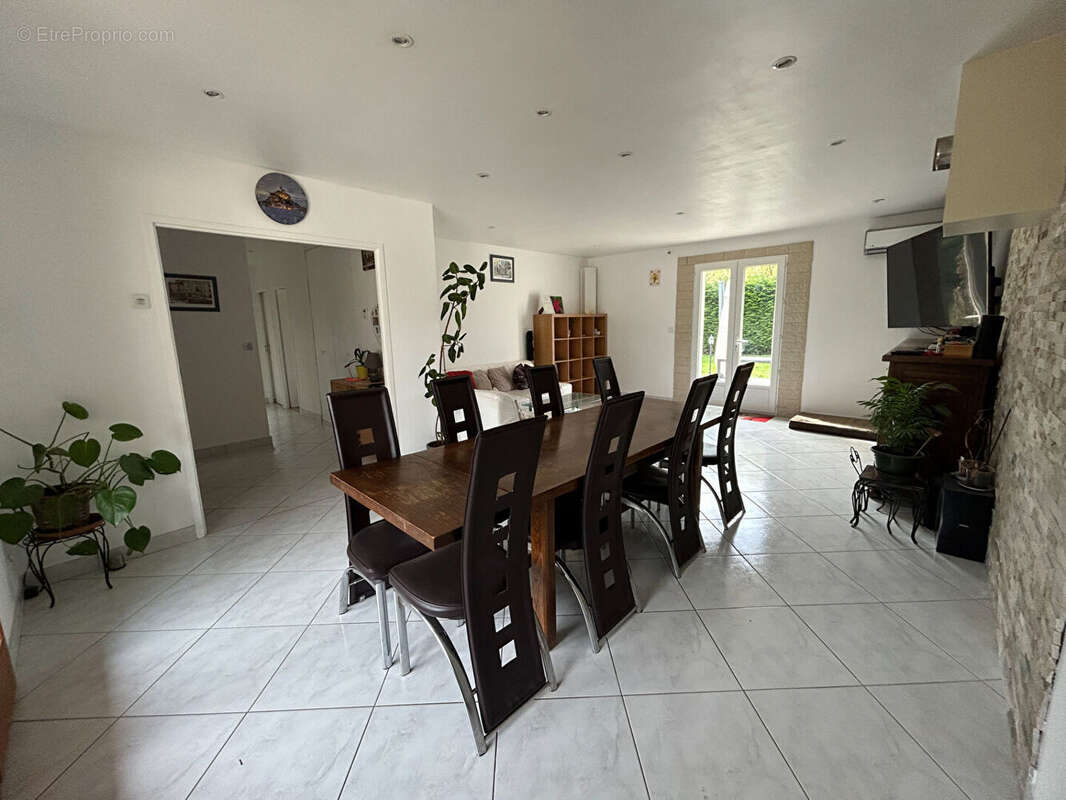 Maison à NEUVILLE-LES-DAMES