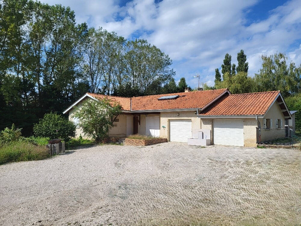 Maison à NEUVILLE-LES-DAMES