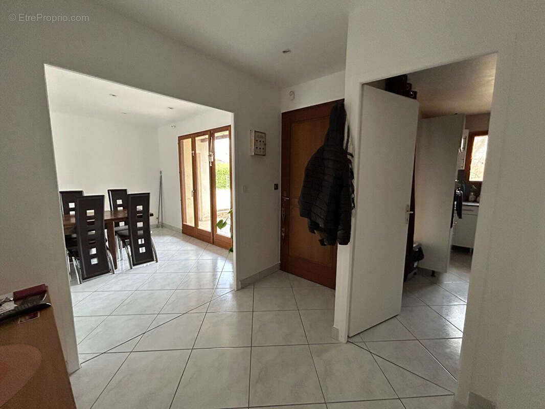 Maison à NEUVILLE-LES-DAMES