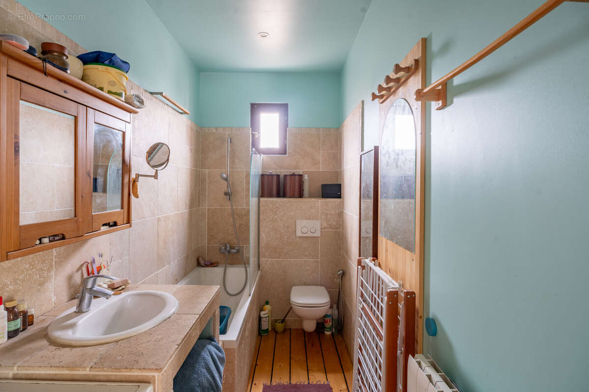 Appartement à MARSEILLE-4E