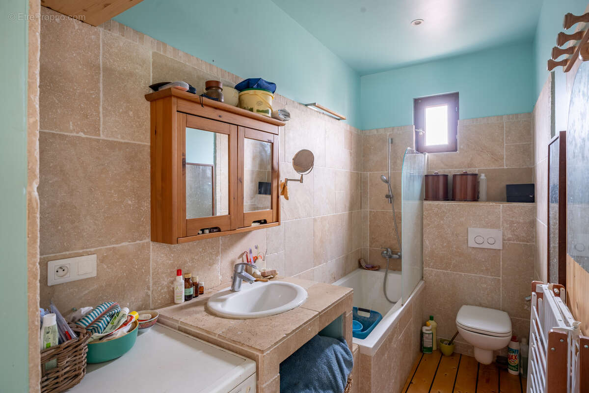 Appartement à MARSEILLE-4E