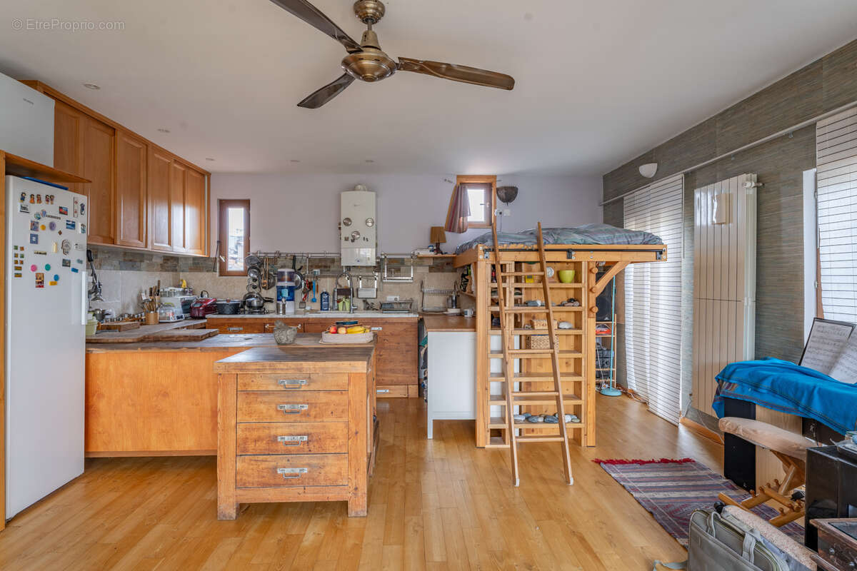 Appartement à MARSEILLE-4E